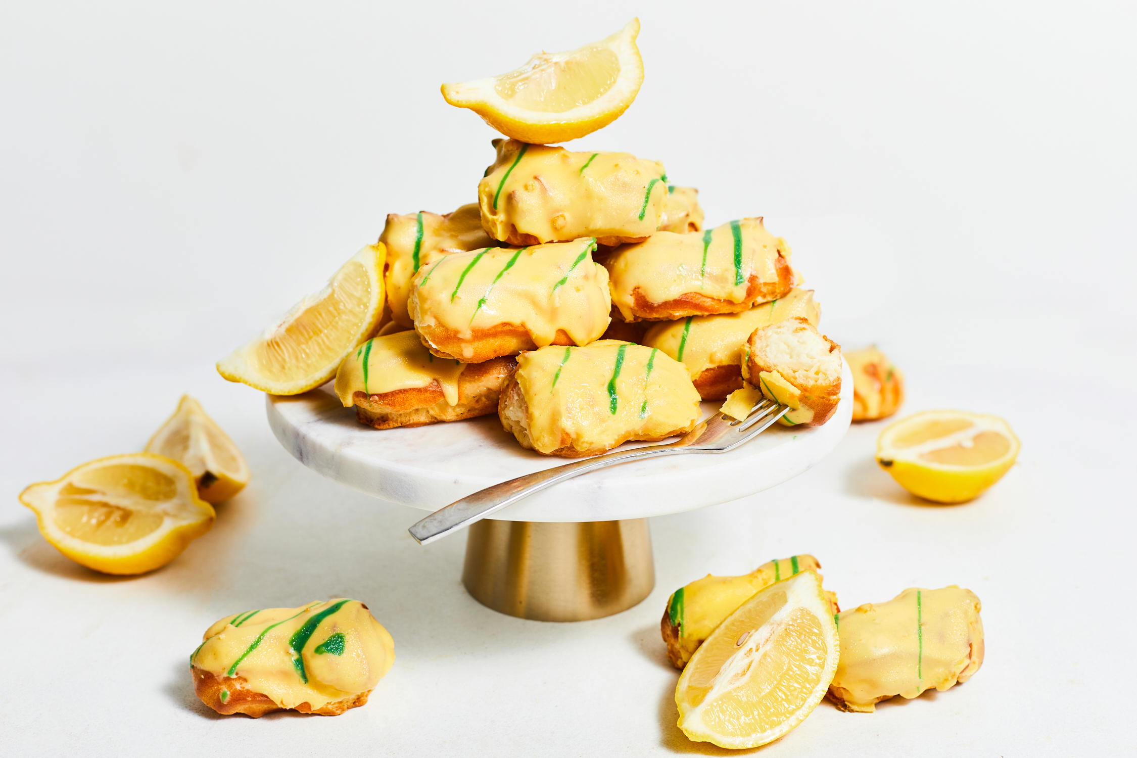 Mazie eklēri ar citronu pildījumu