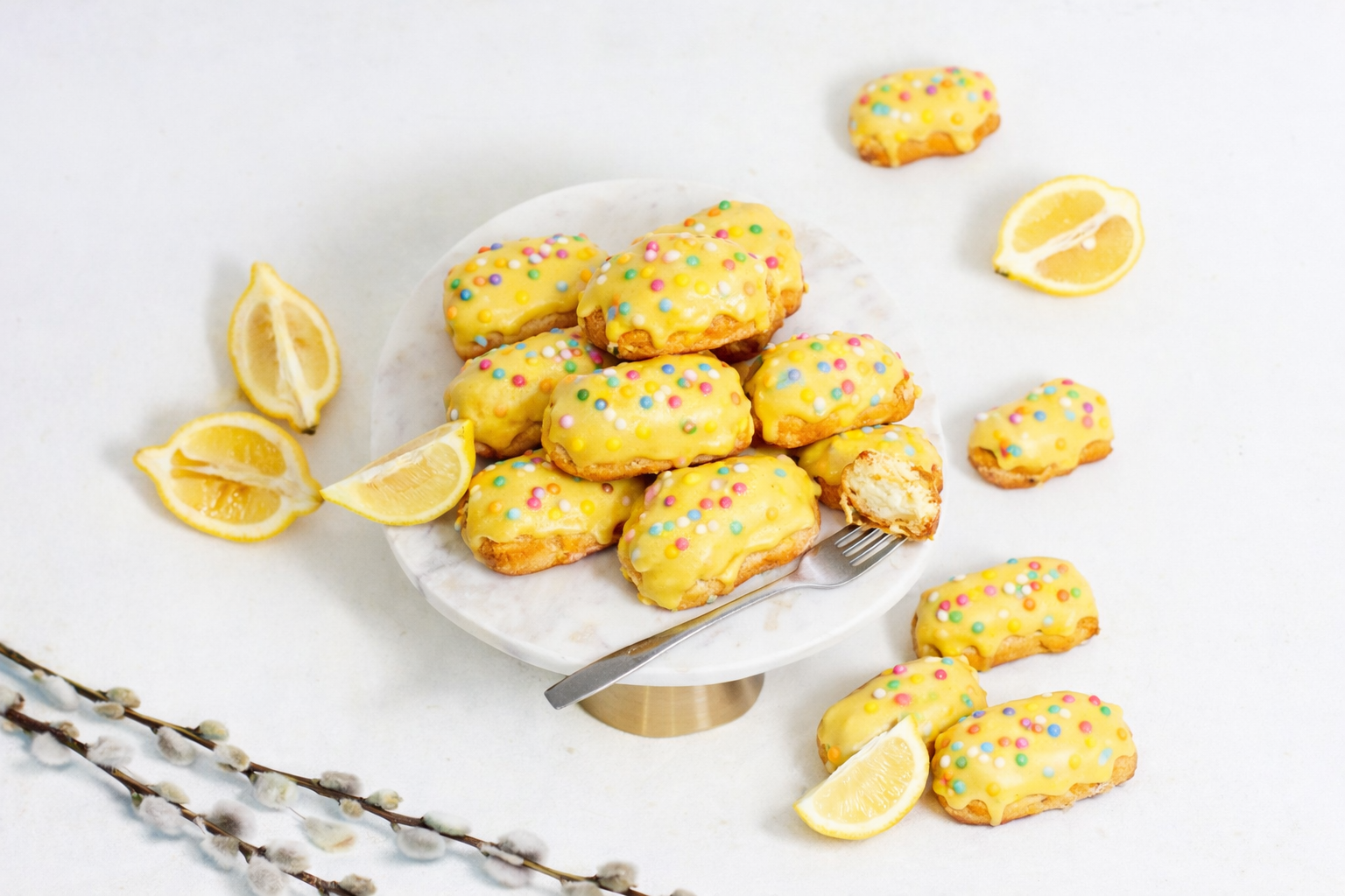 Mazie eklēri ar citronu pildījumu